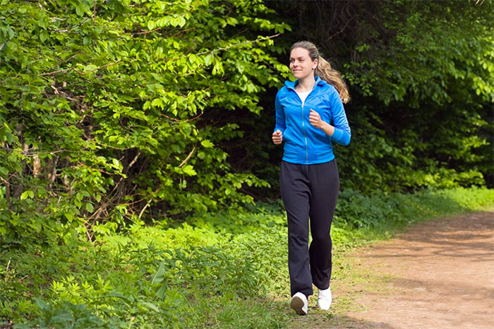 runners wear sweatpants