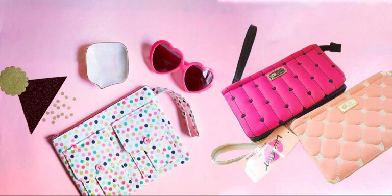 Is a wristlet a wallet?