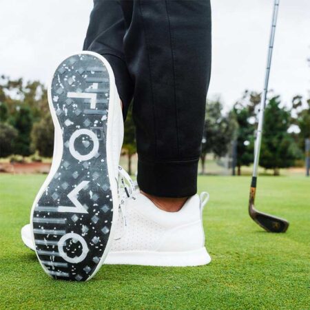 Spiked or Spikeless Golf Shoes - What Is the Best Fit and Style?