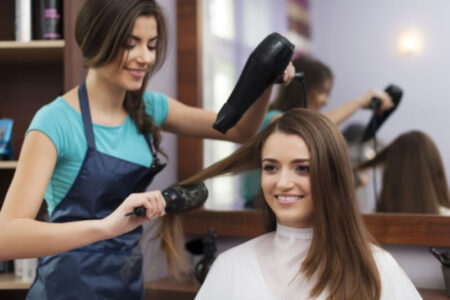 Top 4 Factors to Consider When Choosing Hair Salons