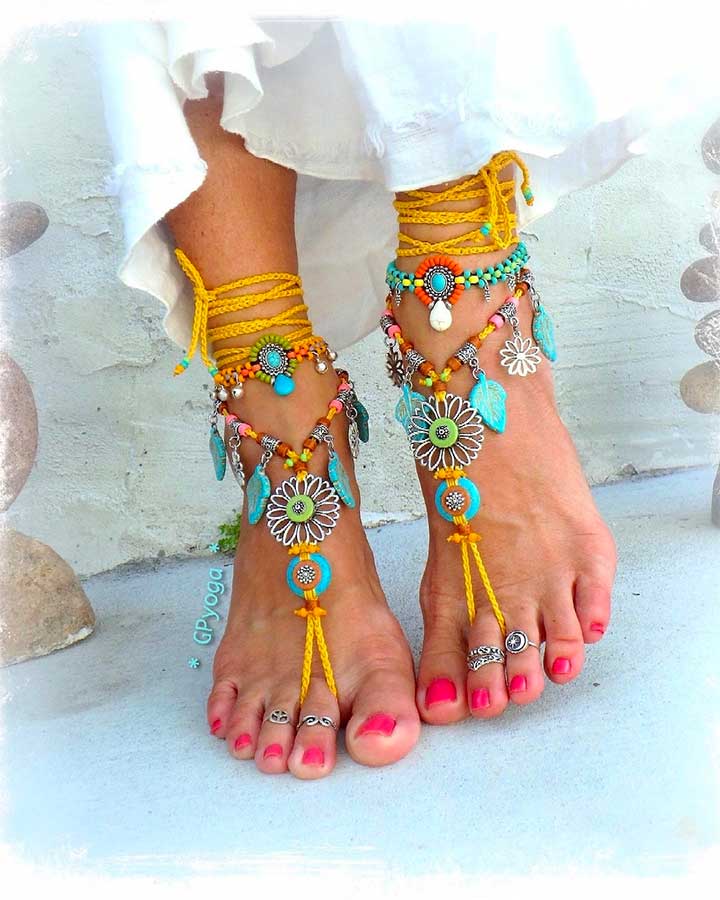 This Is How to Wear an Anklet the Right Way