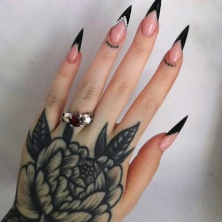 What It's Like Attempting To Do Everyday Things With Stiletto Nails