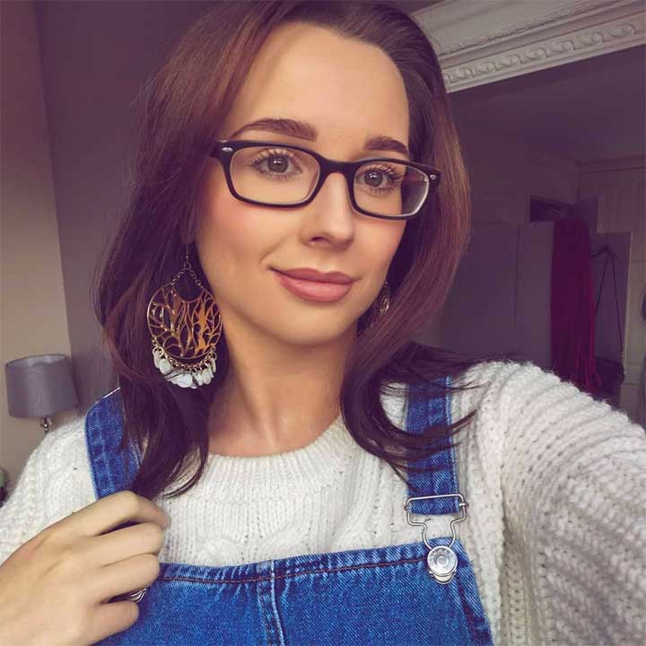20 Annoying Things Only Girls Who Wear Glasses Will Understand