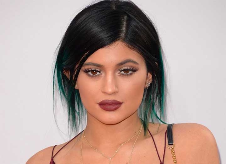 9 Makeup Tutorials That Make Small Lips Look Fuller And Bigger