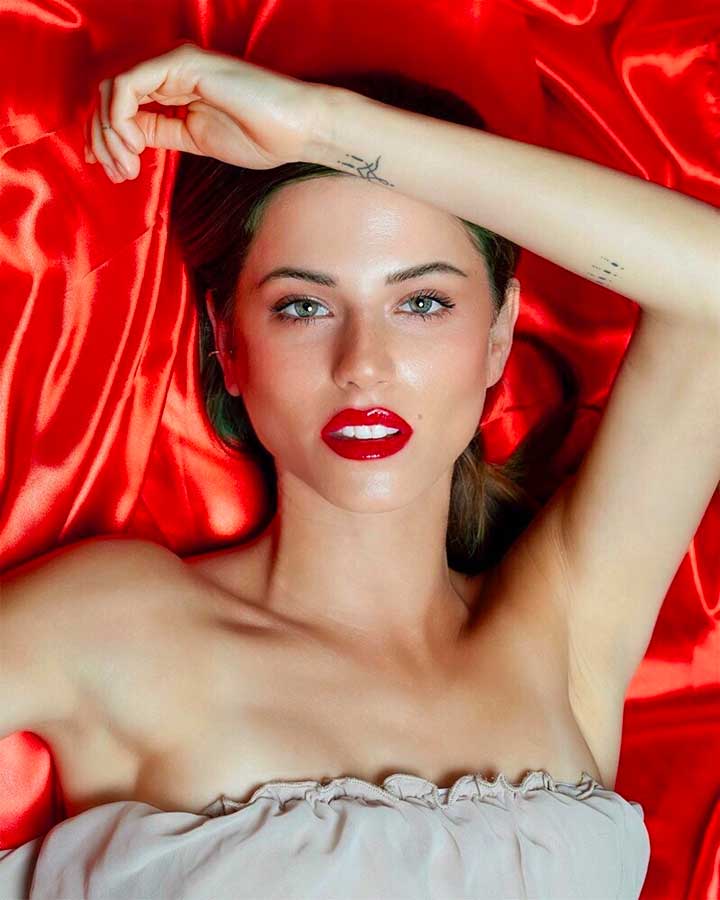 How To Make Red Lipstick Stay Through Drinking, Dancing & Doing It, Step-By-Step