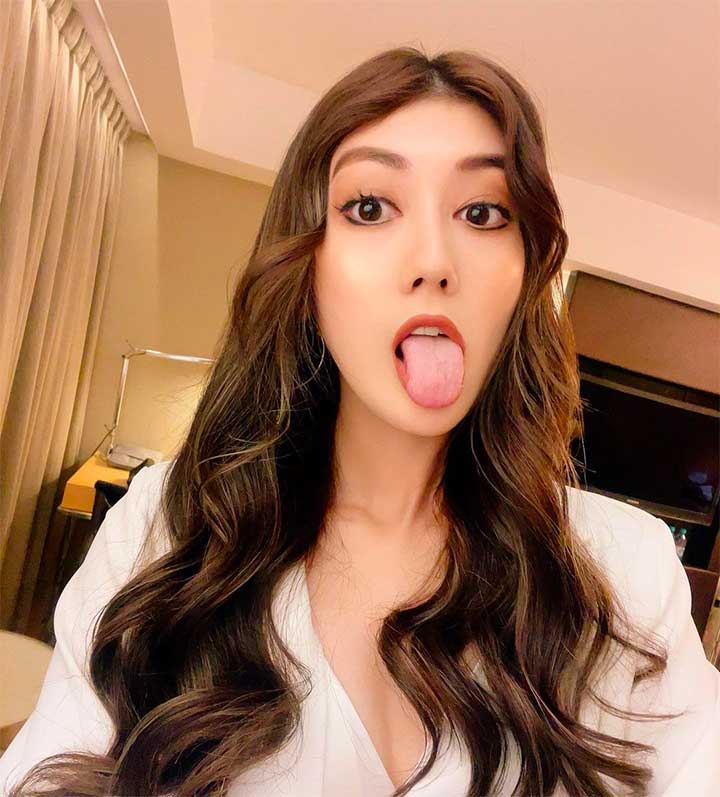 Instagram Model Selfie Photos