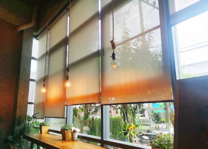 What Are The Advantages Of Café Blinds?