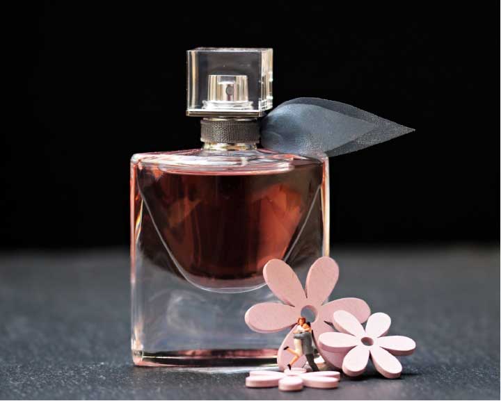 How to Wear Perfume: A Guide for Women