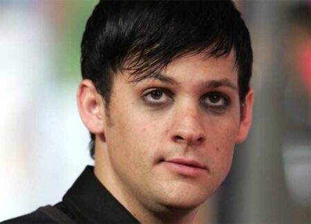 Real Women Debate Whether Or Not Men Should Wear Makeup