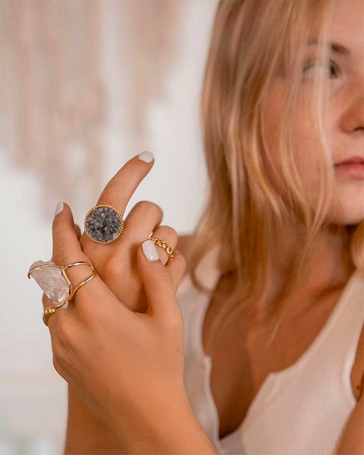 How Finger Rings Can Make Your Fingers Look Really Pretty