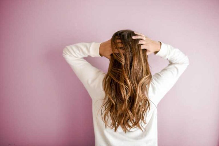 6 Effective Ways to Prevent Dry Scalp During Cold Weather