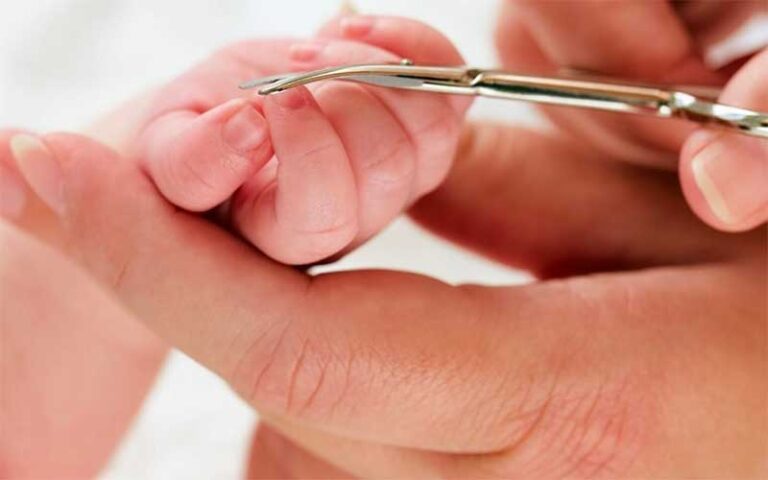 10 Safety Tips to Cut Baby's Nails Easily