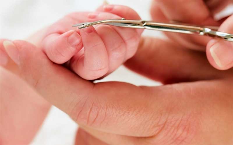 10 Safety Tips to Cut Baby's Nails Easily