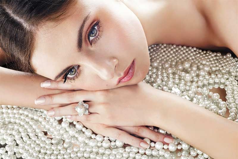Pearl Jewelry That Don't Look Like You Borrowed Them From Your Grandma