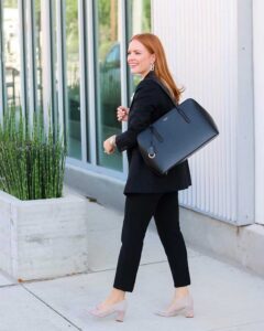 What is appropriate to wear in an office?