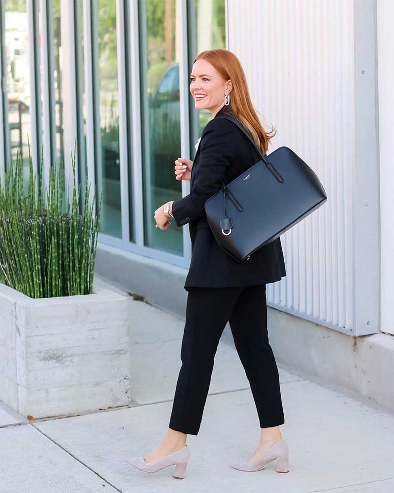 What is appropriate to wear in an office?