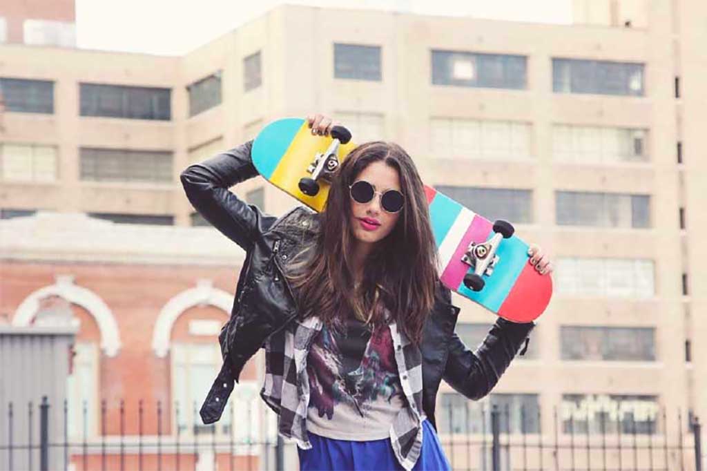 Awesome Ways To Style Your Graphic Tee