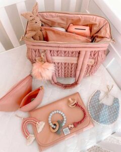 How to keep up with fashion and look stylish? Tips for young moms How to keep up with fashion and look stylish?