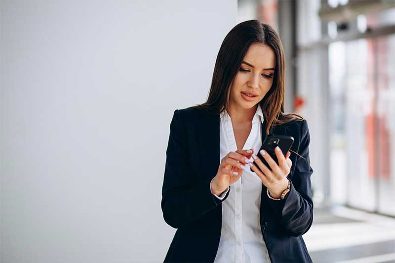 How to dress for the office and create a professional style