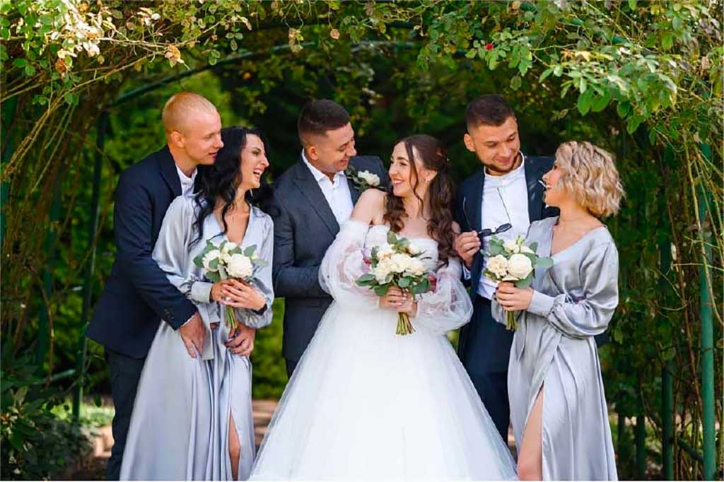 Colors That Goes Well With Navy Blue Suit For Grooms
