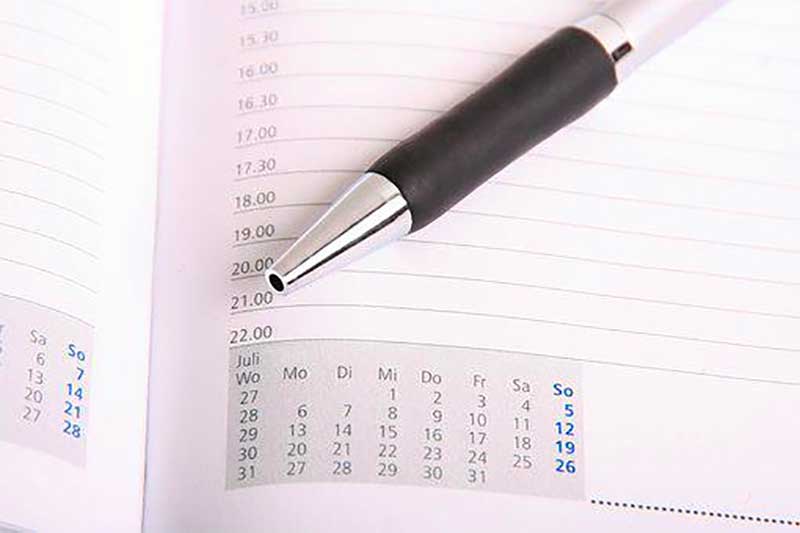 5 Advantages to Using a Paper Calendar