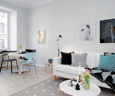 New home: blue accents in the living room