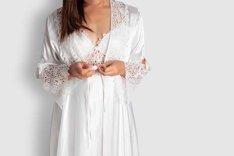 Minimalistic bridal robe