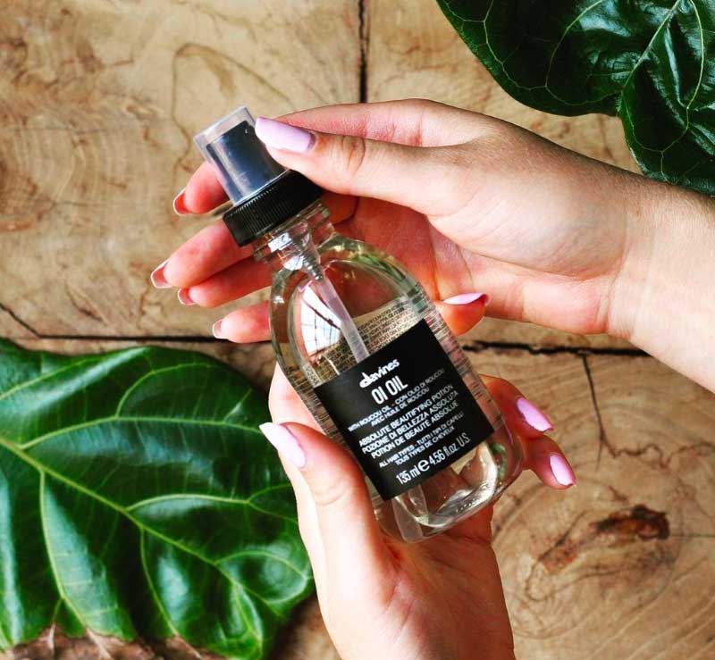 Roucou Oil for Hair: Benefits and How to Use It