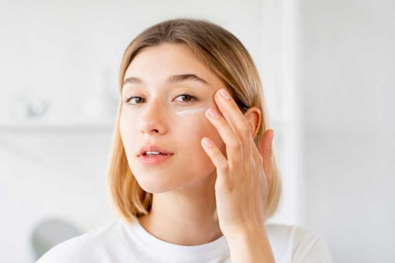 The Best Guide to Finding The Best Eye Gel