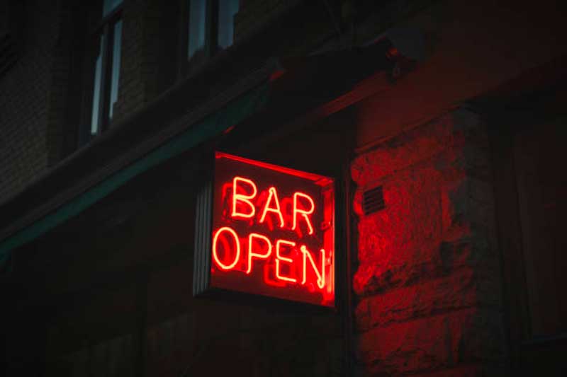 Uses of Neon Signs in Bars