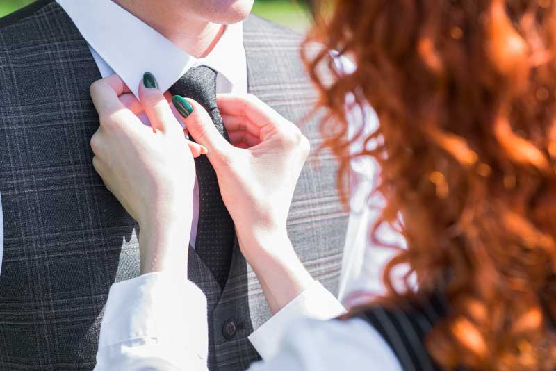 how to save money on a wedding