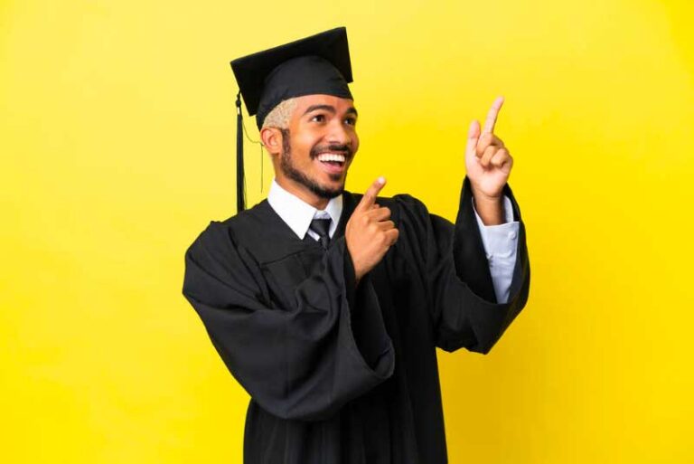 Navigate College Admissions with the Help of a Coaching Expert