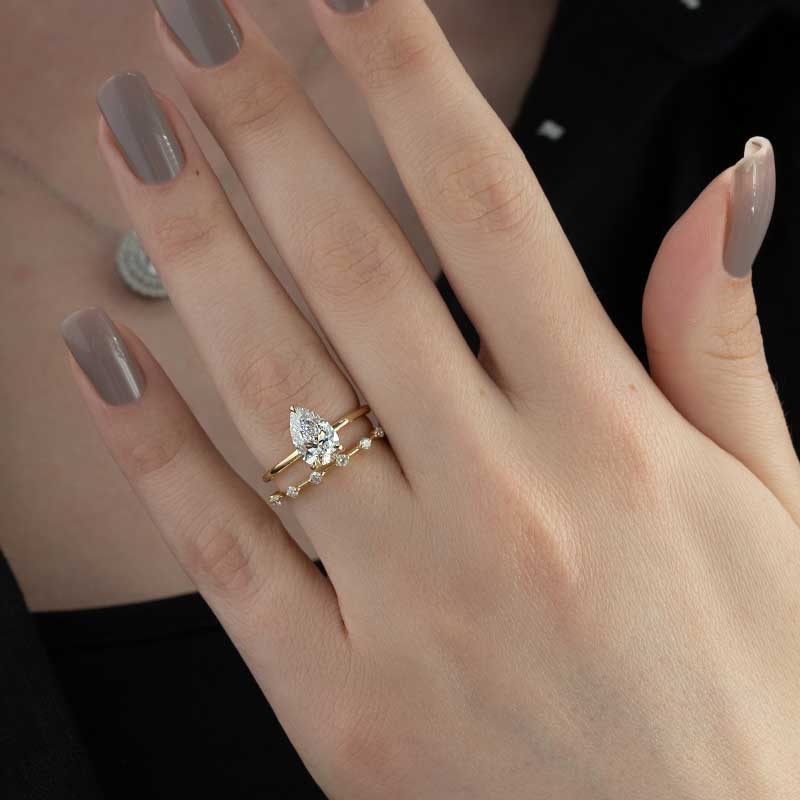 Pear-Shaped Engagement Rings