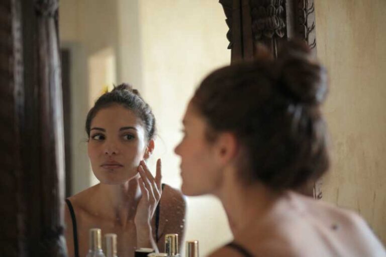 Retinol Skin Care Tips for Younger-Looking Skin