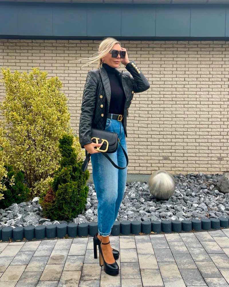 What to Wear: The Best Shoes for Women's Jeans