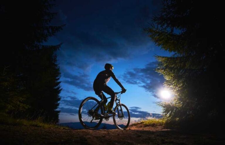 How A Bicyclist Should Protect Themselves At Night