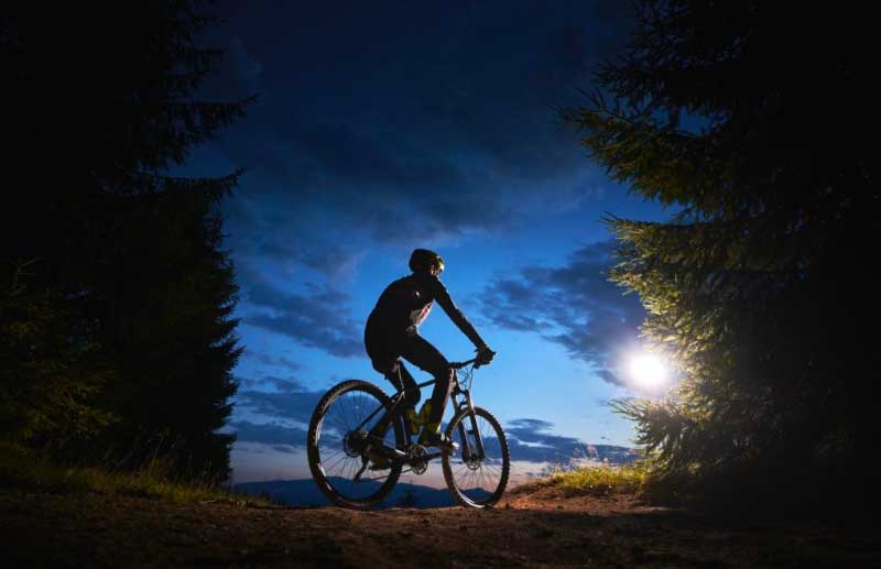 How A Bicyclist Should Protect Themselves At Night