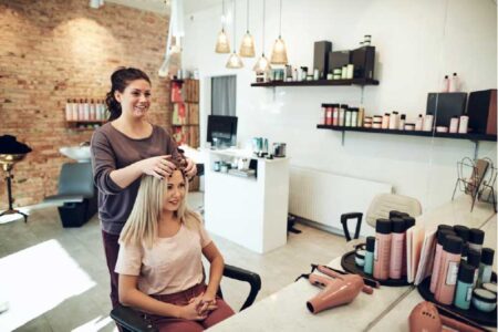 What is the difference between a beauty Parlour and a beauty salon?
