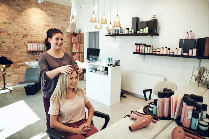 What is the difference between a beauty Parlour and a beauty salon?