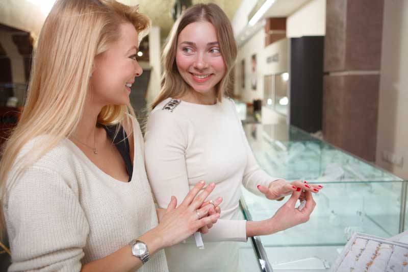 Custom Jewelry Shopping Tips: Maximizing Your Budget