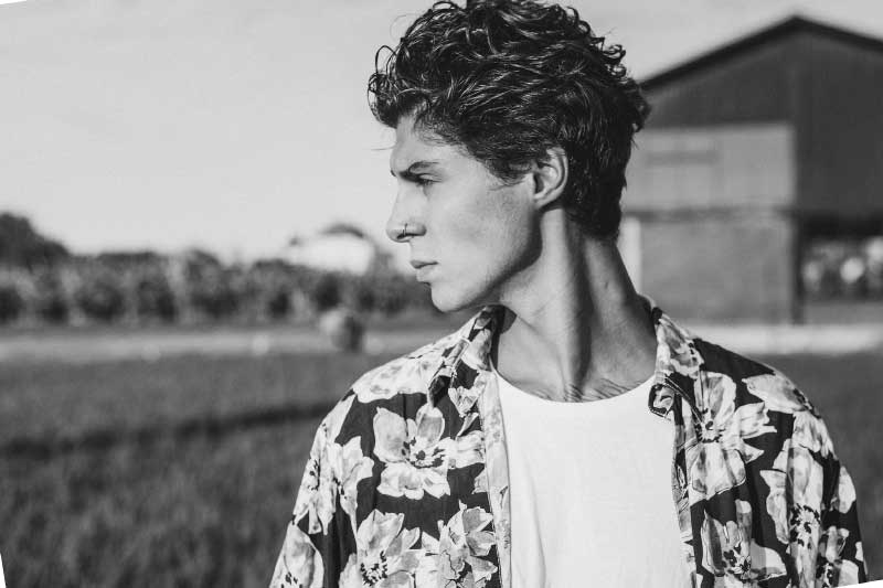 8 Simple Tips to Get a More Defined Jawline
