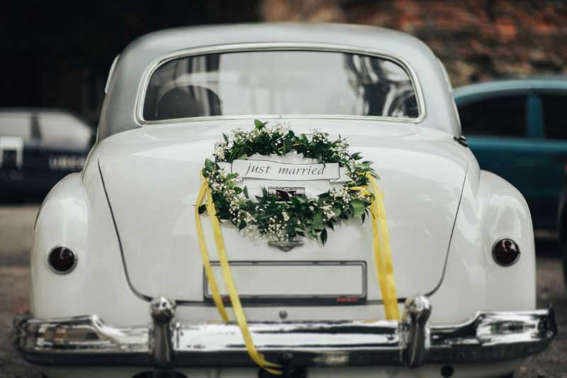 Why You Should Hire A Classic Car For Your Wedding