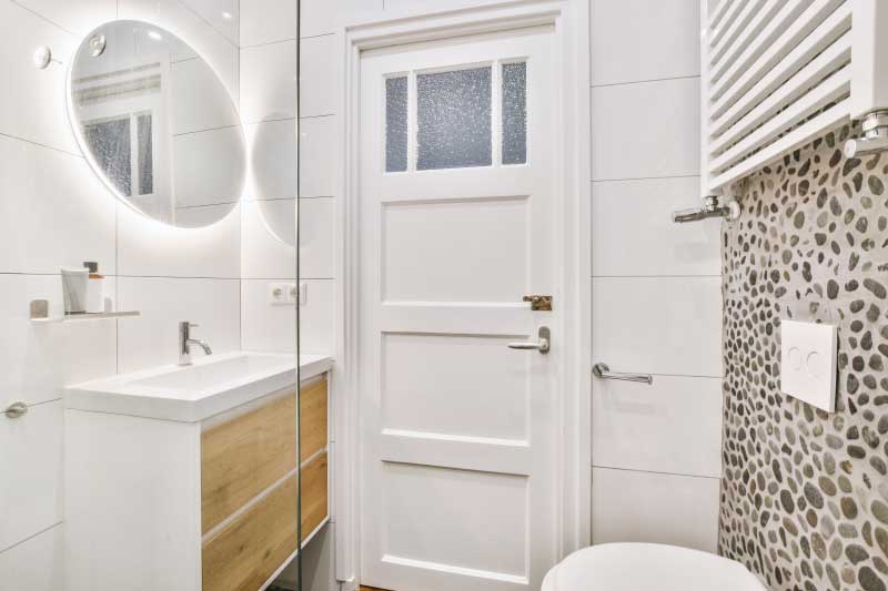 How to Choose the Perfect Bathroom Door for Your Home