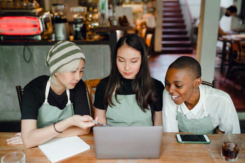 5 Benefits of Outsourcing for Small Businesses