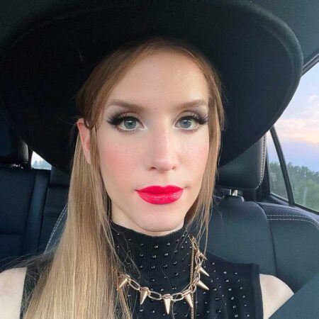 How to Wear Bright Lipstick