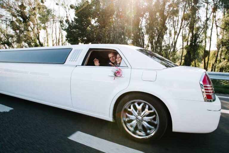 7 Fantastic Reasons To Hire A Wedding Limo Service