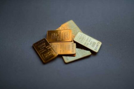 The Risks and Drawbacks of Buying Gold in Today’s Market