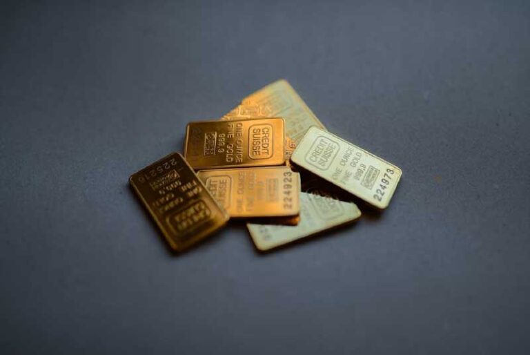 The Risks and Drawbacks of Buying Gold in Today’s Market