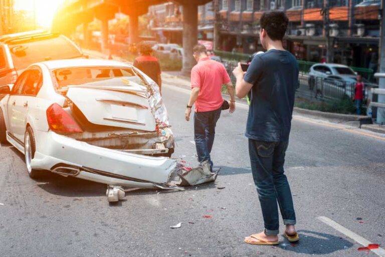 5 Signs You Should Consult a Personal Injury Lawyer After an Accident