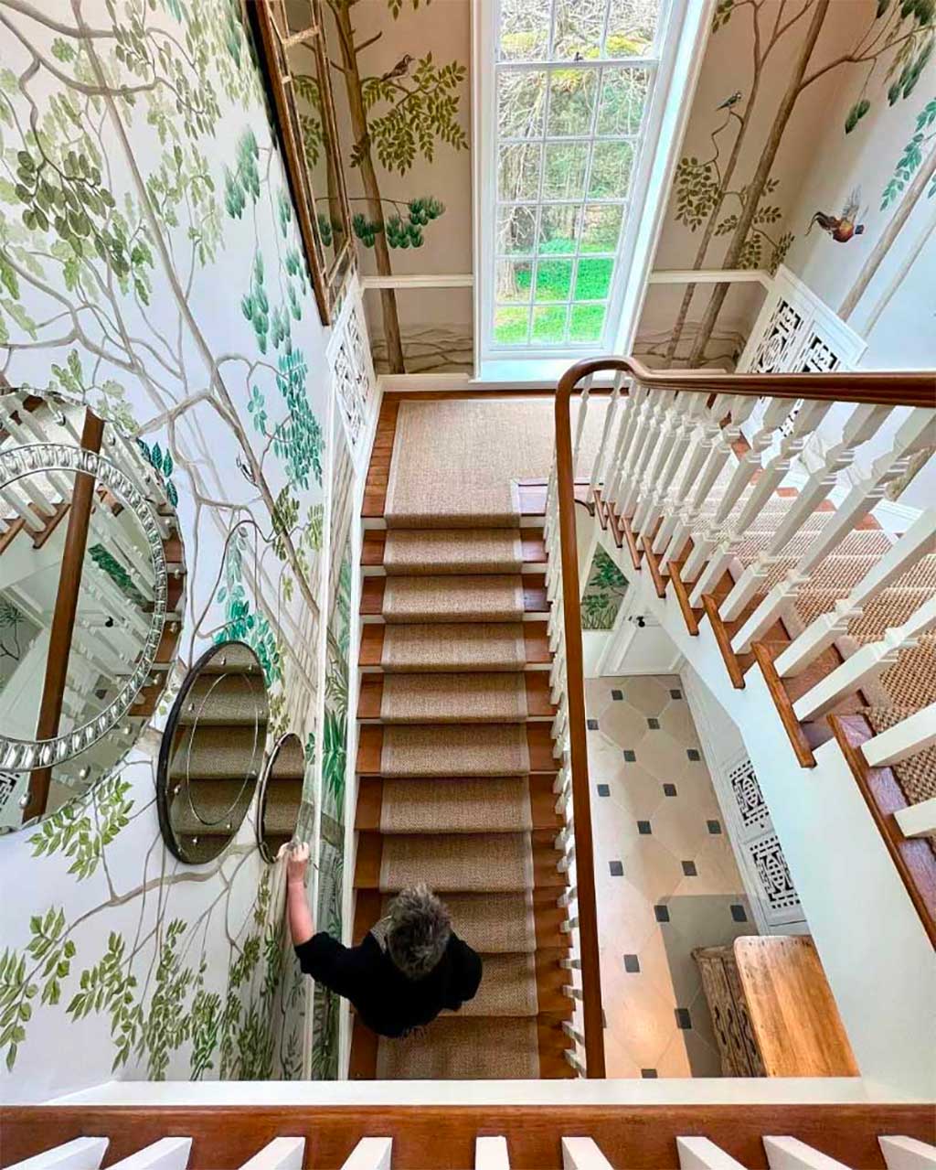 How to Bring the “Wow Factor“ to Your Stairwell Area